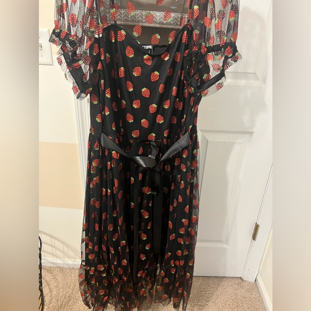 Hot topic NWT strawberry dress